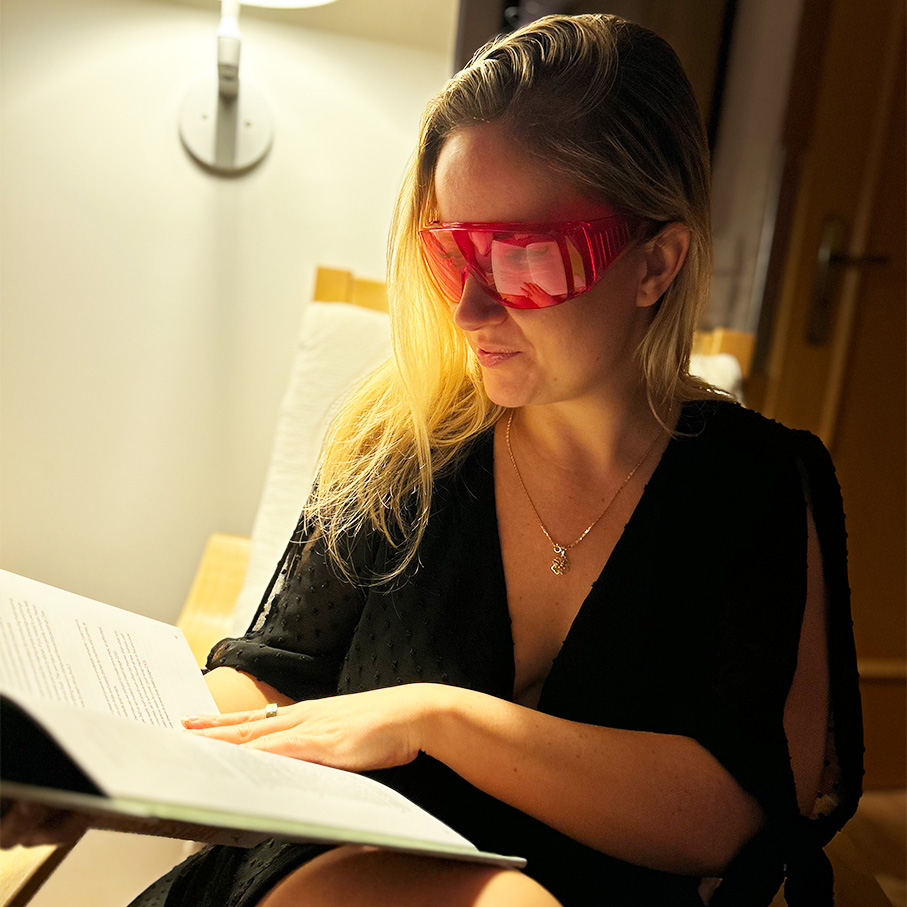 SleepKing™ Červené brýle Charles 7 charles cervene bryle kniha