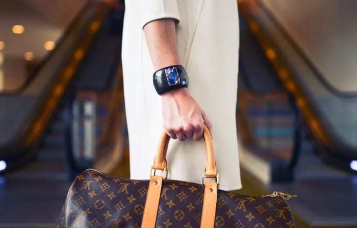 Malá osobní taška do letadla: Co si sbalit 1 snimek obrazovky 2025 07 10 115131