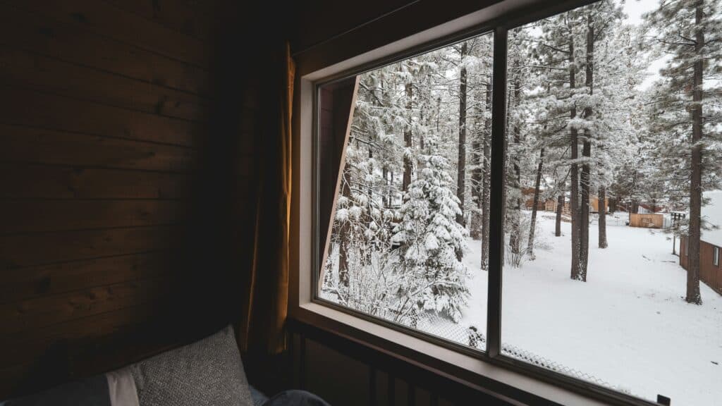 V létě spí lidé hůř než v zimě. Vědci popsali vliv teploty v ložnici a mají špatnou zprávu 2 dennis zhang cp ey5awan4 unsplash