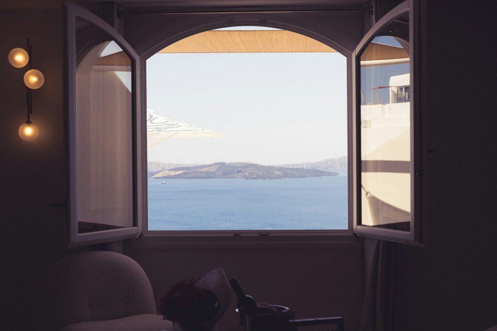 Spíte s otevřeným oknem? Vaše tělo vás bude milovat (nebo nenávidět) 3 michael lock ejmwctg5toi unsplash