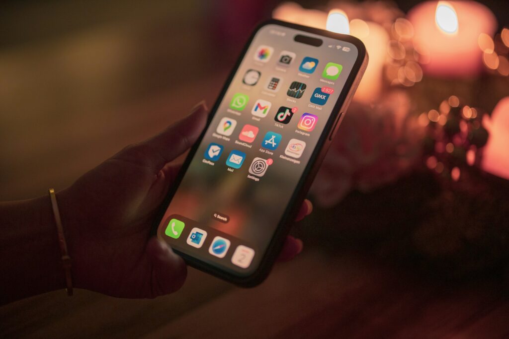 dimitri karastelev mtmzh97xqyc unsplash