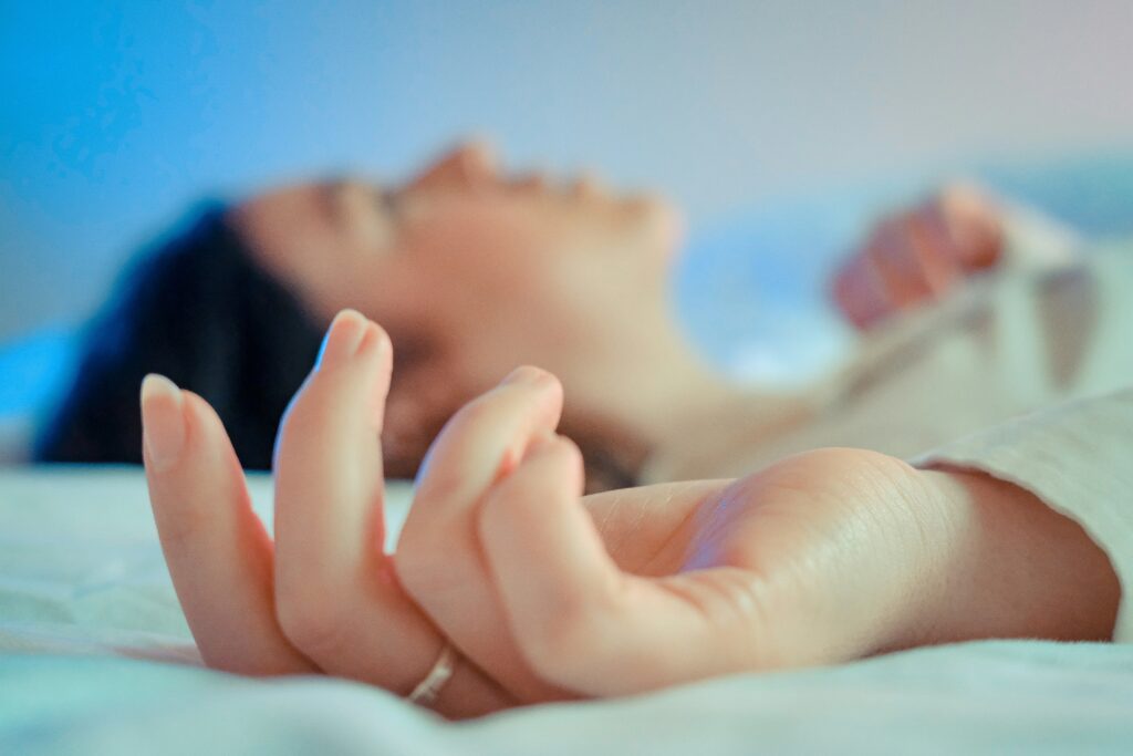 Co říká o vaší osobnosti poloha, ve které spíte? Výsledky vás šokují 2 marie michele bouchard ggd1e5s4ysa unsplash